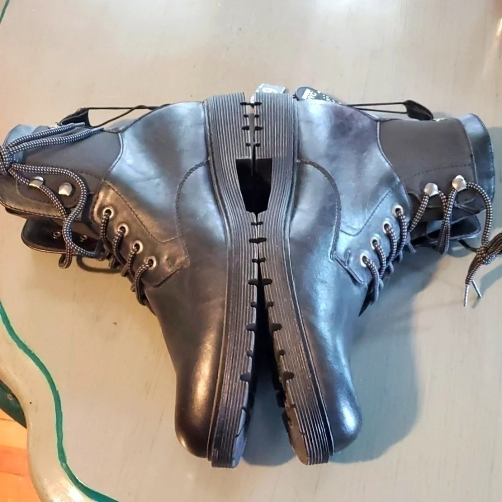 Madden NYC -Mens Black leather Moto Grunge Boots  Side Zip Lug Sole New! Sz.9